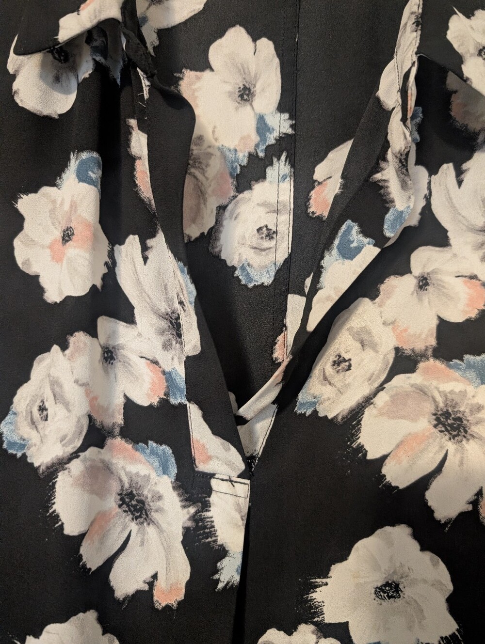 Reitmans Black Floral Button-Front Blouse - Picture 4 of 6